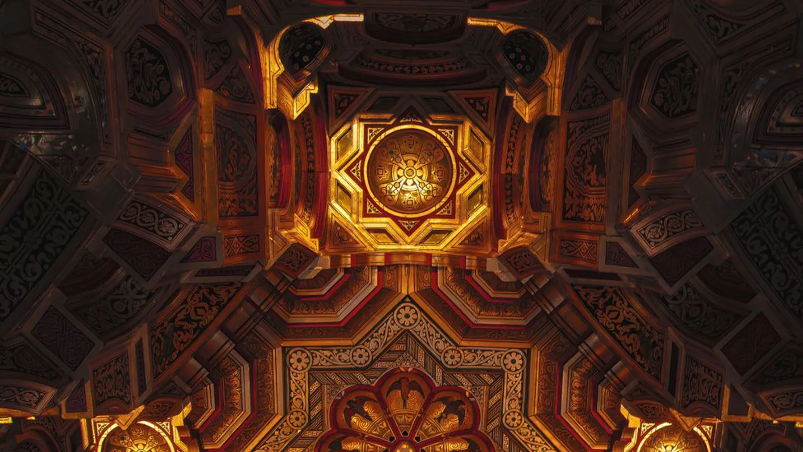 visita Aljafería en La Aljafería de Zaragoza: lo que merece tu tiempo (y lo que no)